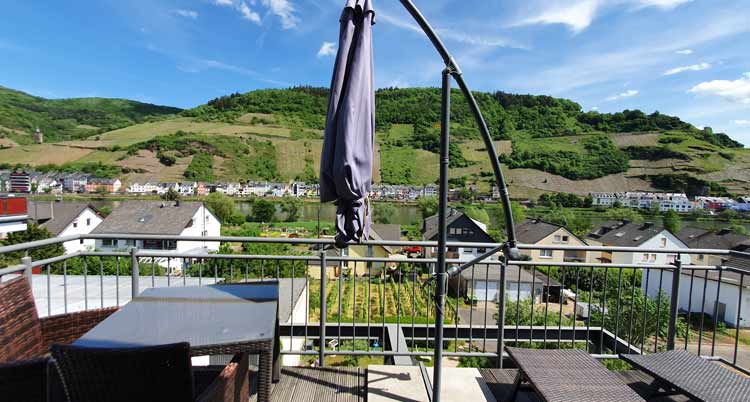 Balkon mit Blick auf die Mosel