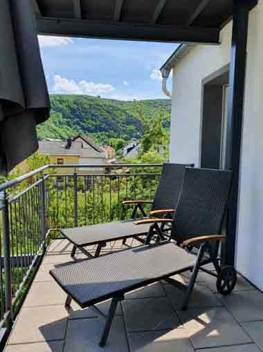 Balkon mit Sonnenliegen