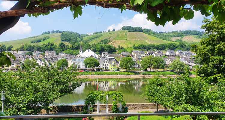 Balkon mit herrlichem Blick auf die Mosel