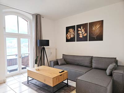 Wohn-Esszimmer mit Couch