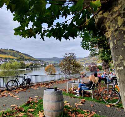 Weinlounge Hallenbach