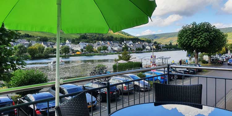 Weingut Hallenbach Zell Mosel