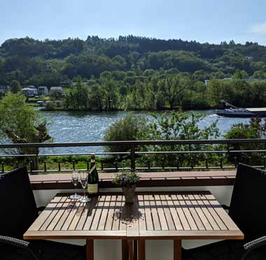 Balkon mit Moselblick