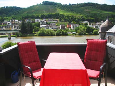 Ferienwohnung mit Balkon und Moselblick