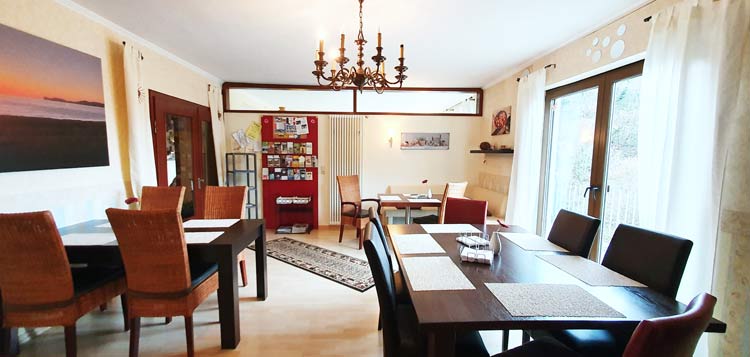 Zimmer mit Frühstücksbuffet