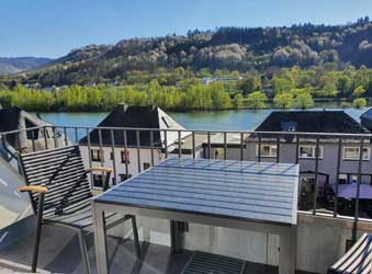 Ferienwohnung mit Wasserblick in Zell